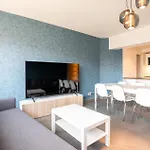 Lejlighed And Bright With Parking For 8