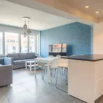 Lejlighed And Bright With Parking For 8