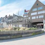 Lejlighed And Bright With Parking For 8 *