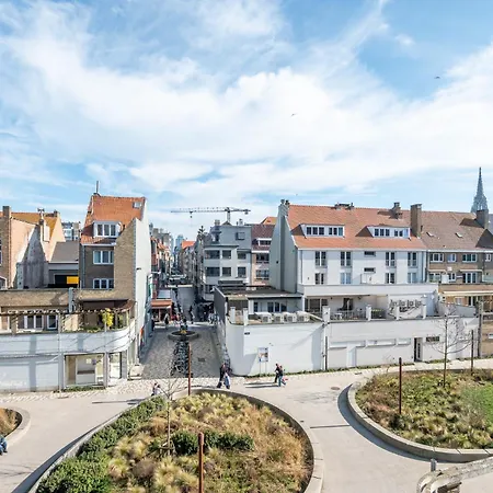 And Bright With Parking For 8 Daire Oostende