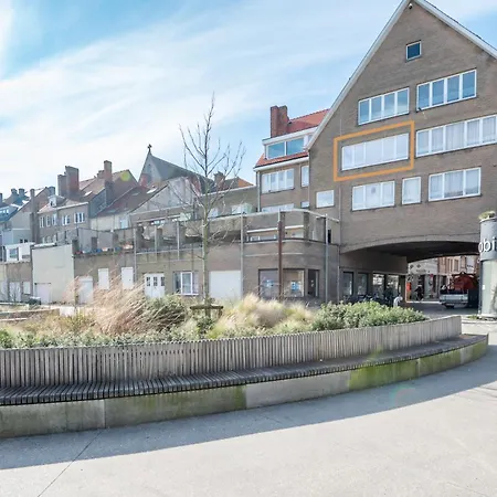 And Bright With Parking For 8 * Oostende