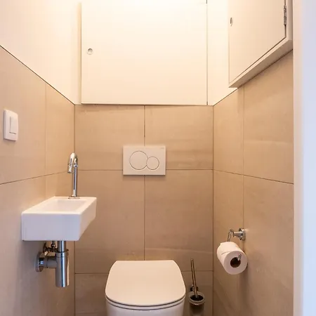 Apartment And Bright With Parking For 8