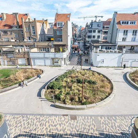 And Bright With Parking For 8 Ostend