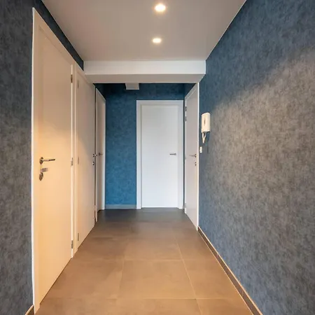 Apartment And Bright With Parking For 8