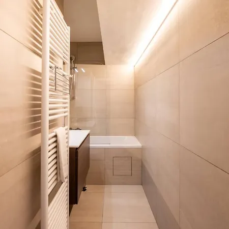 And Bright With Parking For 8