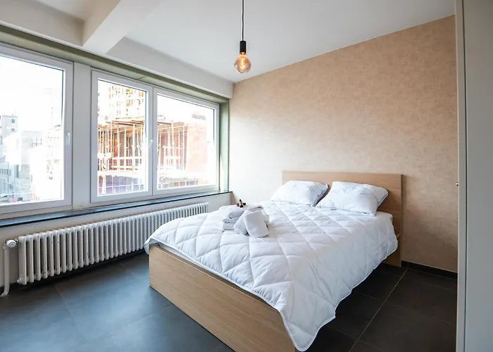 And Bright With Parking For 8 * Ostende