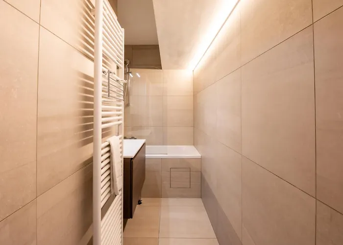 And Bright With Parking For 8 Διαμέρισμα Οστένδη