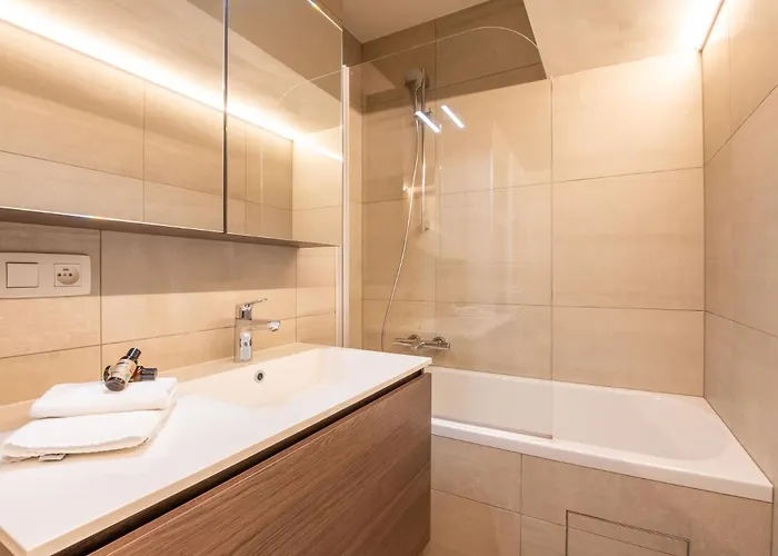 And Bright With Parking For 8 * Οστένδη