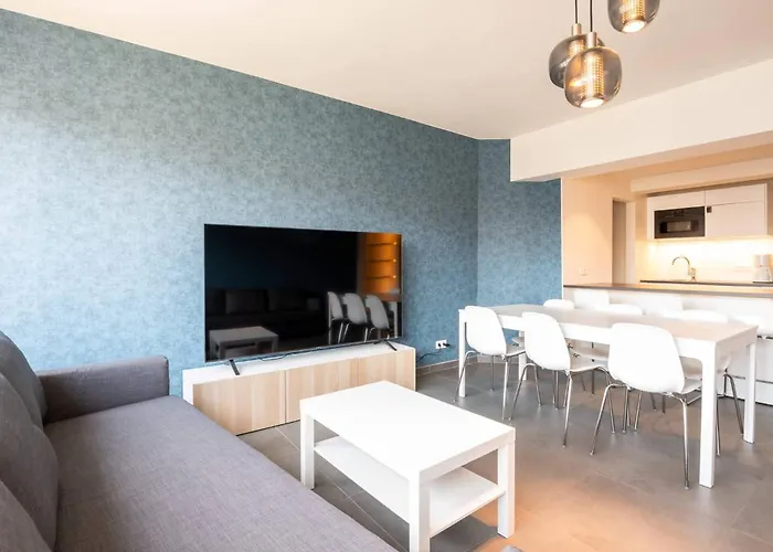 Apartment And Bright With Parking For 8 Ostende