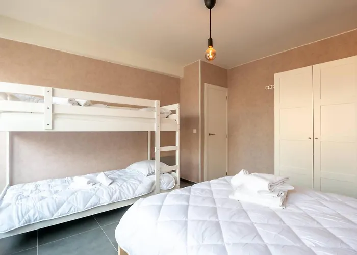 Apartment And Bright With Parking For 8