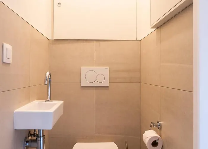 Διαμέρισμα And Bright With Parking For 8 *