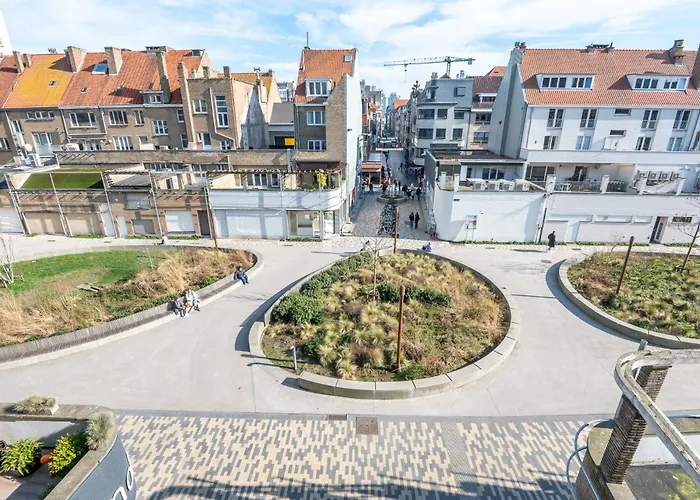 And Bright With Parking For 8 Ostend