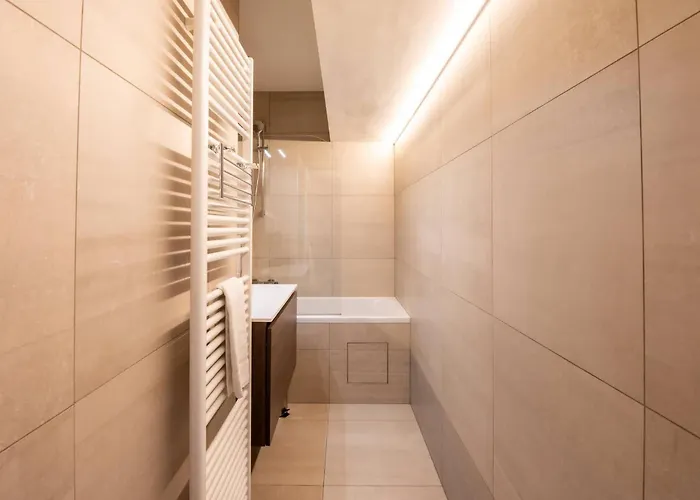 And Bright With Parking For 8