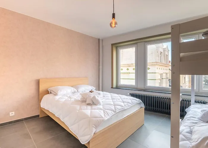 And Bright With Parking For 8 Apartamento *